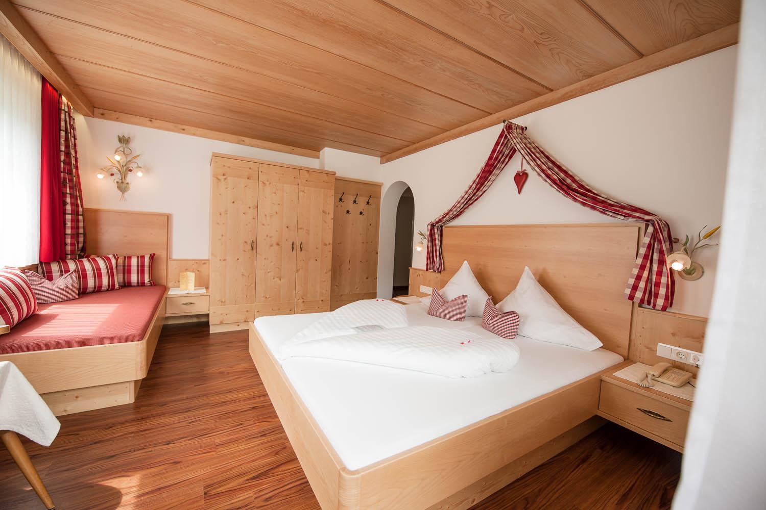 Hotel Angelika Нойщифт им Щубайтал Екстериор снимка