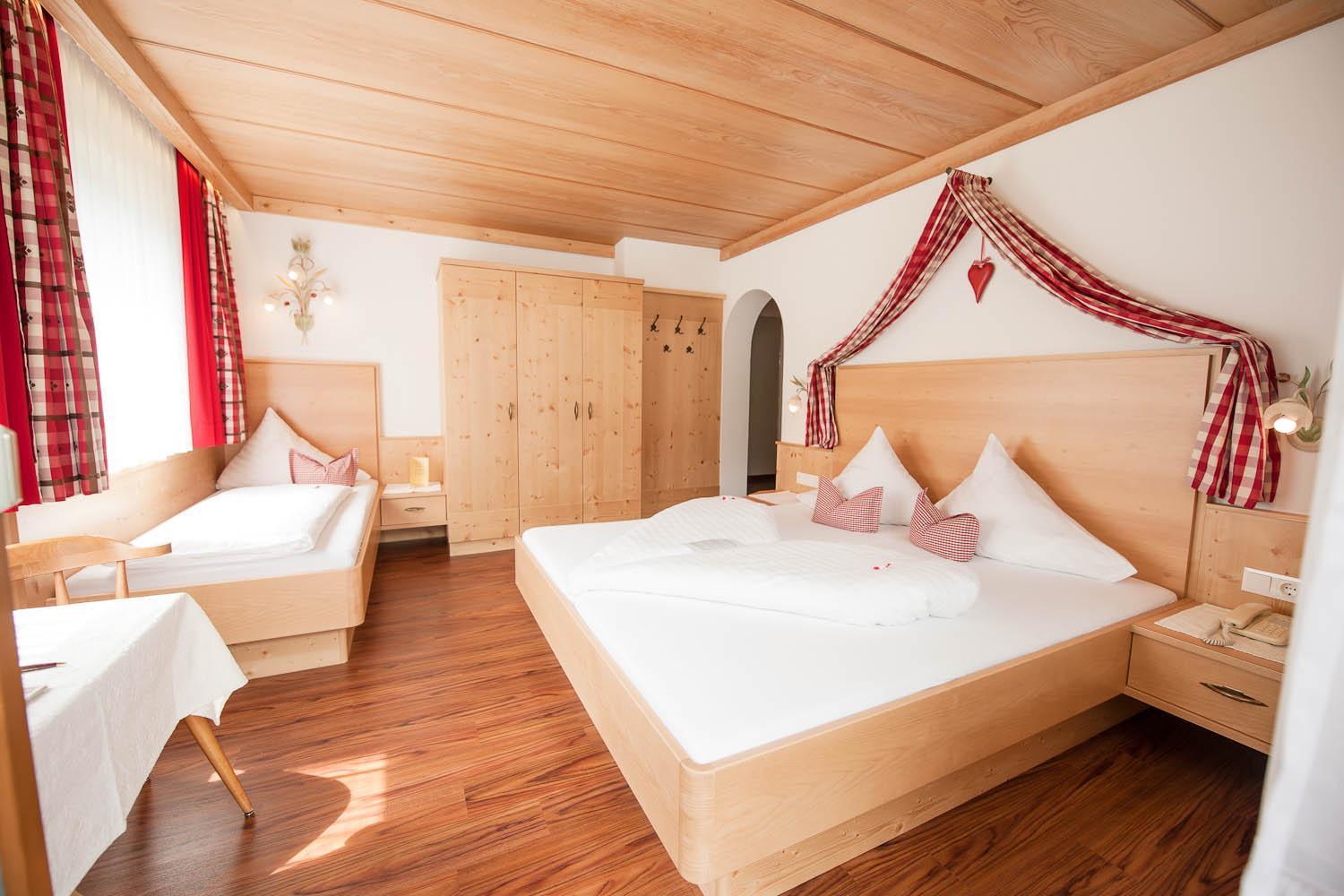 Hotel Angelika Нойщифт им Щубайтал Екстериор снимка