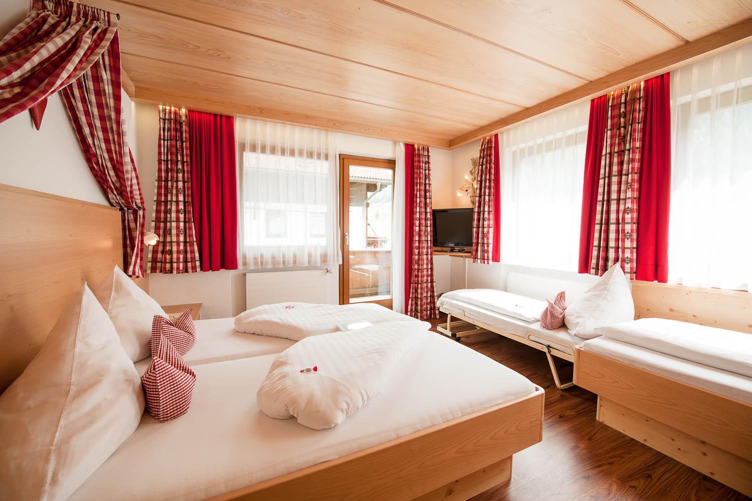 Hotel Angelika Нойщифт им Щубайтал Екстериор снимка