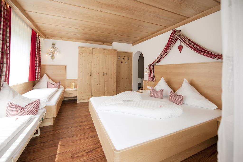 Hotel Angelika Нойщифт им Щубайтал Екстериор снимка