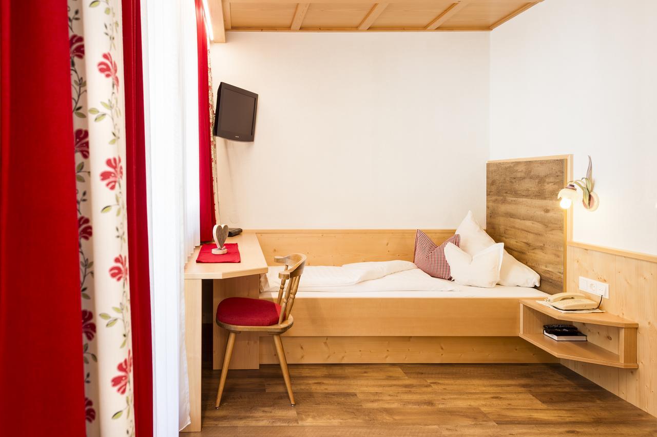 Hotel Angelika Нойщифт им Щубайтал Екстериор снимка